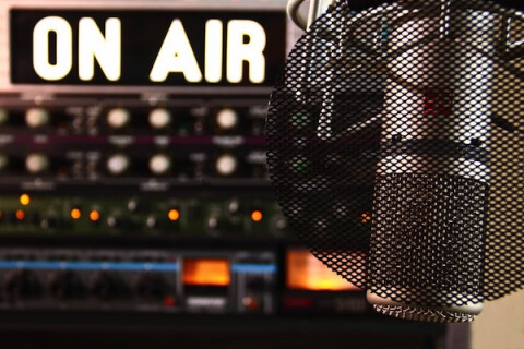 Ascolta la Radio a braccia aperte
