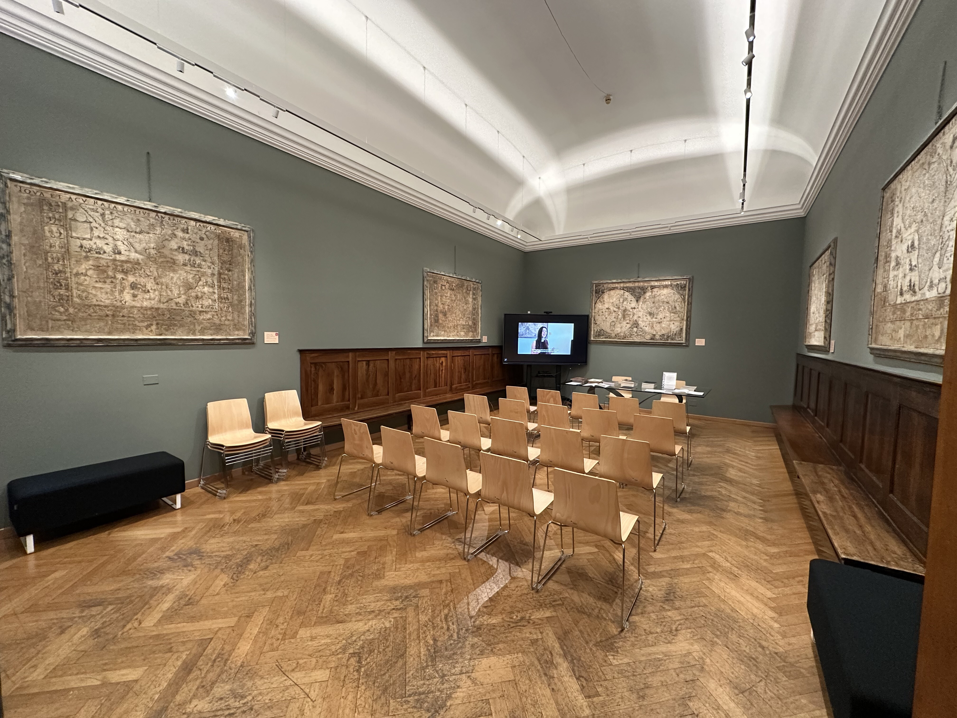 Sala delle Mappe con bookshop3.jpeg